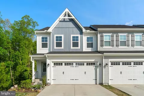 4220 Command Field Ct, Fredericksburg, VA 22408