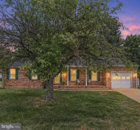 619 Shamrock Dr, Fredericksburg, VA 22407