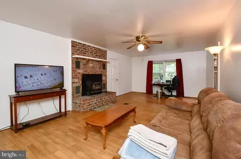 Living - 9624 Sutters, Partlow, VA 22534 photo 5 of 5