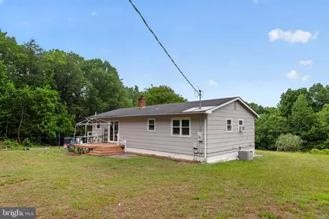 9600 Honeysuckle Rd, Fredericksburg, VA 22408
