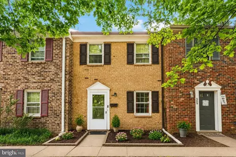307 Olde Greenwich Dr, Fredericksburg, VA 22408