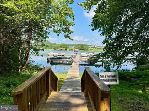 6715 Water View Ln, Mineral, VA 23117