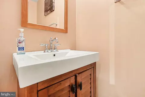 2402 Ruffin Dr, Fredericksburg, VA 22408
