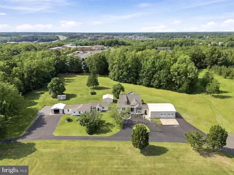 9820 Pratts Dr, Fredericksburg, VA 22408