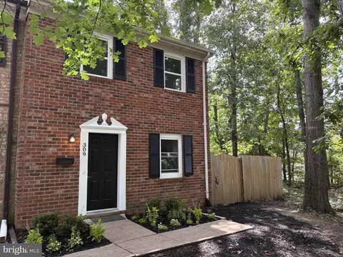 309 Olde Greenwich Dr, Fredericksburg, VA 22408