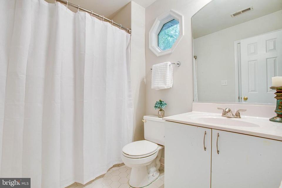  10106 Colechester St, Fredericksburg, VA 22408 photo 5