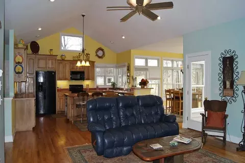 205 Windtree Ct, Moneta, VA 24121 photo 4