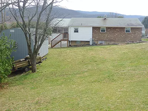 464 2nd St, Buchanan, VA 24066 photo 4
