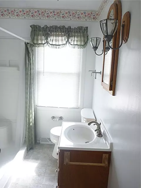 464 2nd St, Buchanan, VA 24066 photo 7