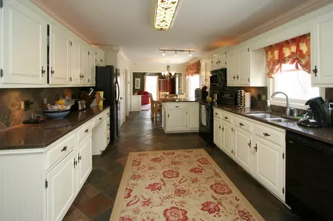 280 Saddleback Trl, Hardy, VA 24101 photo 2
