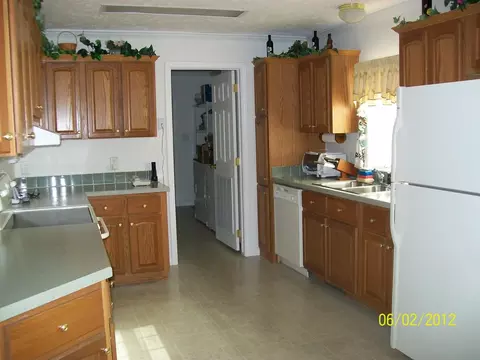 106 17th St, Buchanan, VA 24066 photo 2