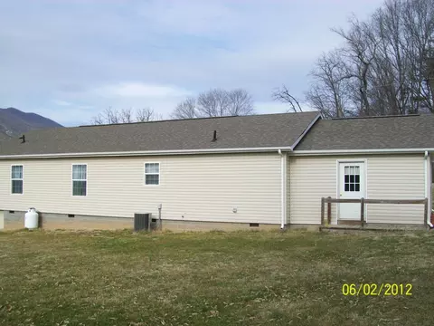 106 17th St, Buchanan, VA 24066 photo 9