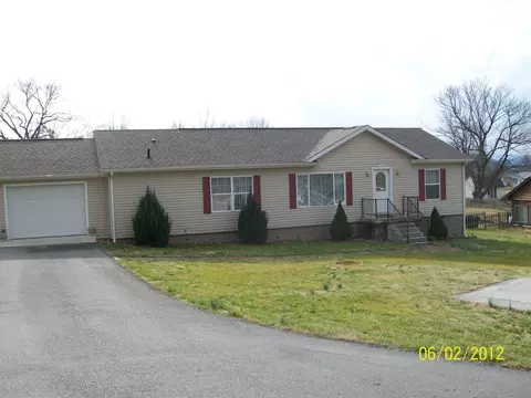 106 17th St, Buchanan, VA 24066 photo 1
