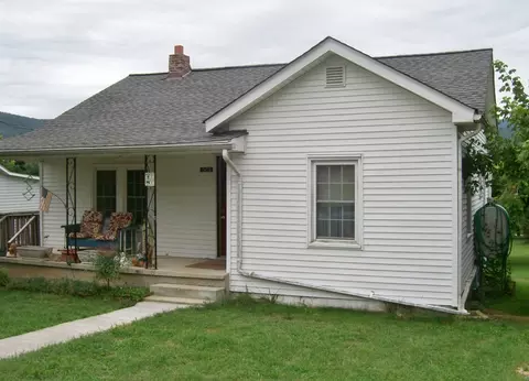 501 2nd St, Buchanan, VA 24066 photo 3