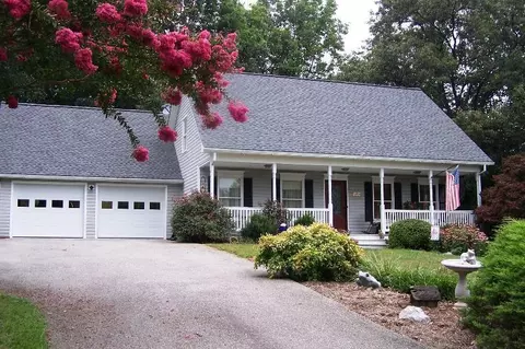 208 Brookledge Dr, Vinton, VA 24179 photo 1