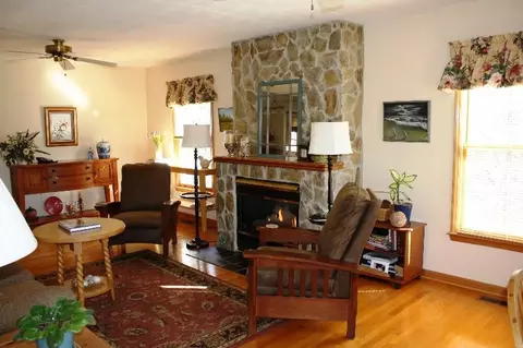 208 Brookledge Dr, Vinton, VA 24179 photo 4