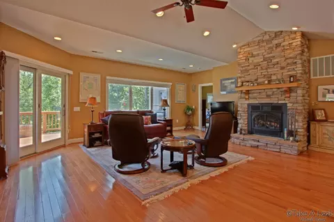 910 Back Nine Dr, Moneta, VA 24121 photo 3