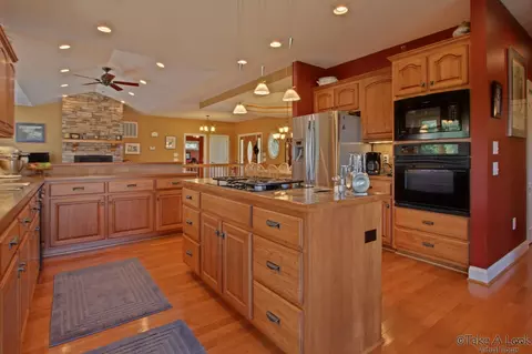 910 Back Nine Dr, Moneta, VA 24121 photo 9