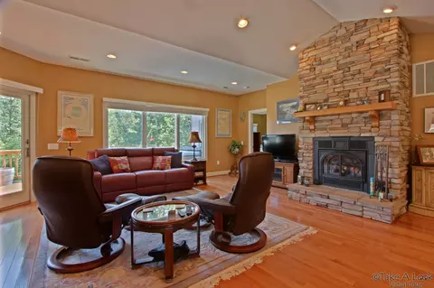 910 Back Nine Dr, Moneta, VA 24121 photo 5
