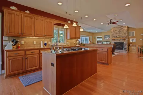 910 Back Nine Dr, Moneta, VA 24121 photo 8