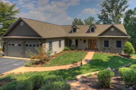 910 Back Nine Dr, Moneta, VA 24121 photo 1
