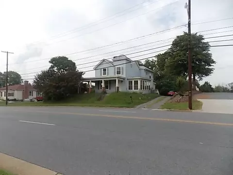 809 E Main St, Bedford, VA 24523 photo 2