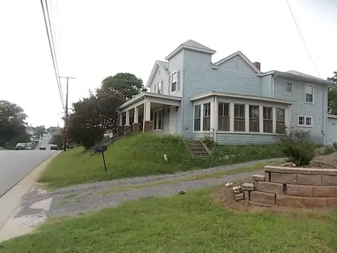 809 E Main St, Bedford, VA 24523 photo 3