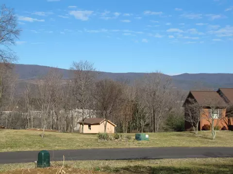 2945 Green Hill Dr, Salem, VA 24153 photo 8