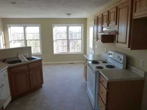 208 Eugene Dr NW, Roanoke, VA 24017 photo 3