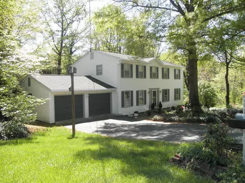 208 Eagle Dr, Salem, VA 24153 photo 1