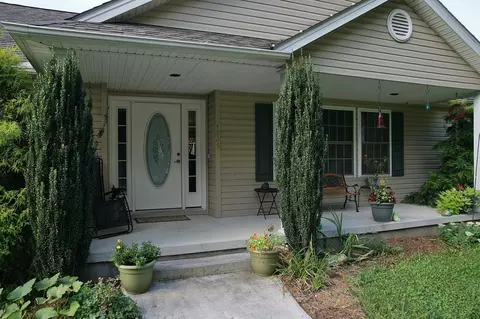 4906 Stanley Farm Rd, Salem, VA 24153 photo 2