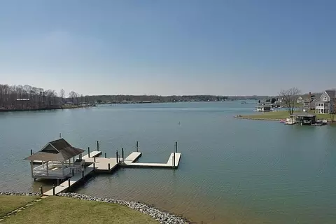 411 Marina Bay Dr #312, Penhook, VA 24137 photo 2