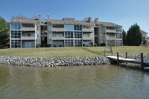411 Marina Bay Dr #312, Penhook, VA 24137 photo 4