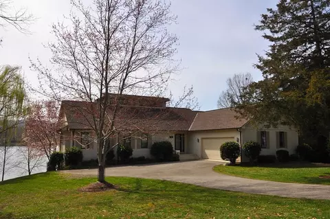 65 Sandy Edge Cir, Penhook, VA 24137 photo 2
