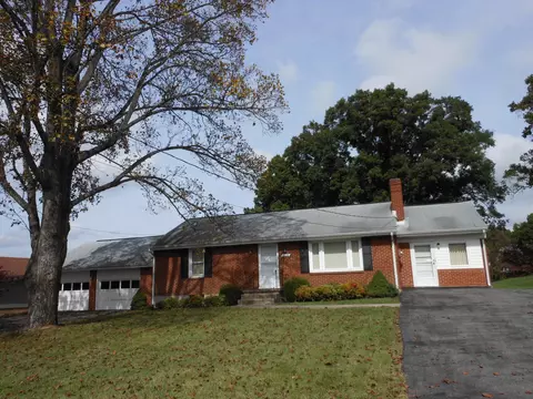 1604 Eanes Rd, Roanoke, VA 24014 photo 1