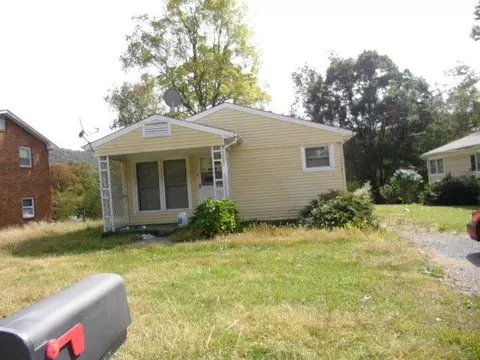 911 E Dolly Ann Dr, Covington, VA 24426 photo 3