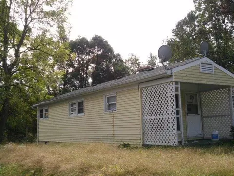 911 E Dolly Ann Dr, Covington, VA 24426 photo 2