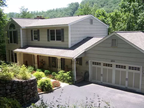 6533 Circleview Dr, Roanoke, VA 24014 photo 1