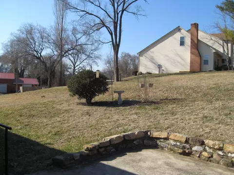 318 E Gray St, Covington, VA 24426 photo 5