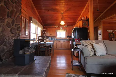 1877 Trails End Rd, Goodview, VA 24095 photo 6