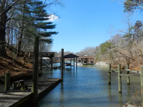 1877 Trails End Rd, Goodview, VA 24095 photo 3