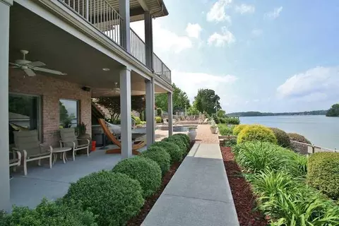 210 Three Point Isle Dr, Penhook, VA 24137 photo 51
