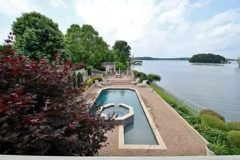 210 Three Point Isle Dr, Penhook, VA 24137 photo 41