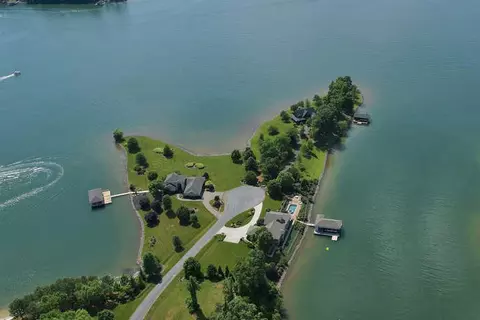 210 Three Point Isle Dr, Penhook, VA 24137 photo 68