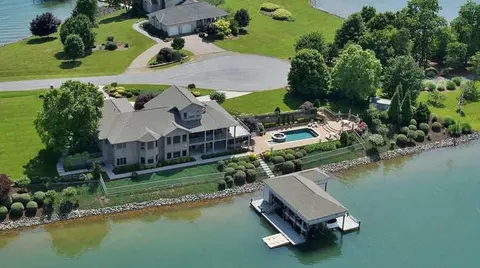210 Three Point Isle Dr, Penhook, VA 24137 photo 65