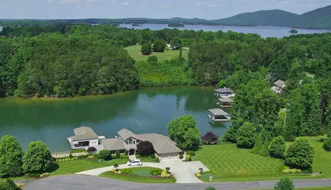 210 Three Point Isle Dr, Penhook, VA 24137 photo 3