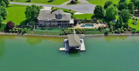 210 Three Point Isle Dr, Penhook, VA 24137 photo 1