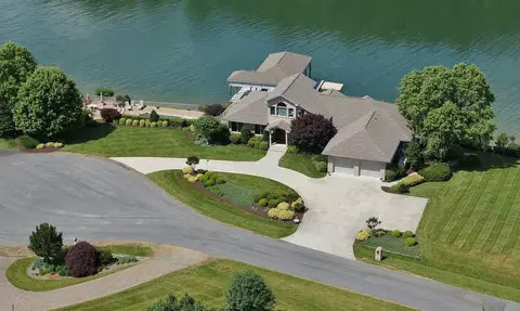 210 Three Point Isle Dr, Penhook, VA 24137 photo 72
