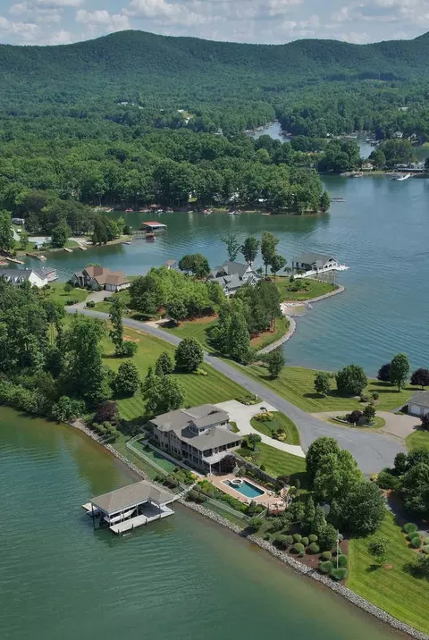 210 Three Point Isle Dr, Penhook, VA 24137 photo 67
