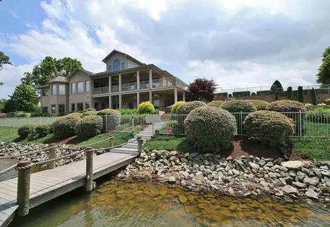 210 Three Point Isle Dr, Penhook, VA 24137 photo 59